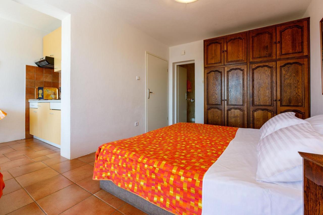 Apartment Loncaric Zuti Crikvenica Exterior foto