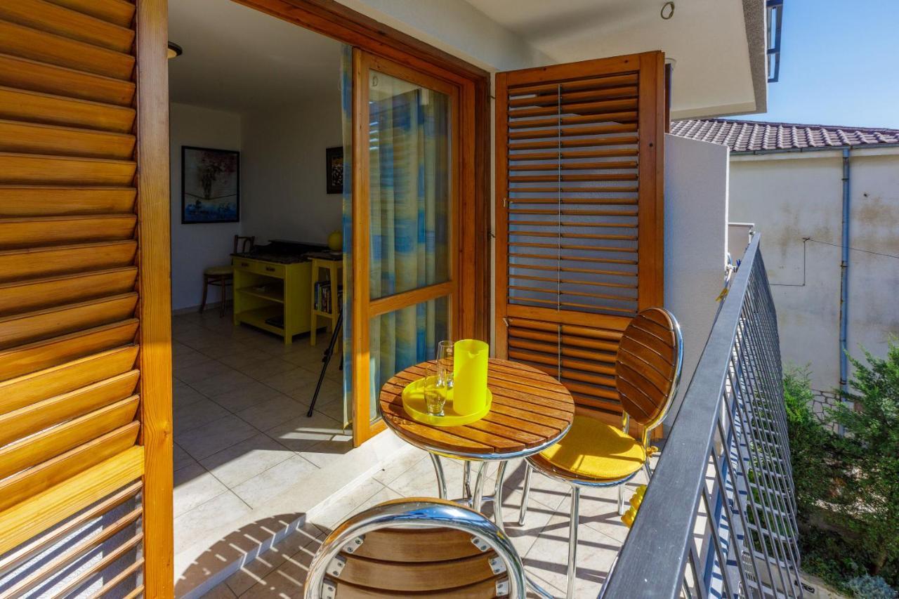 Apartment Loncaric Zuti Crikvenica Exterior foto