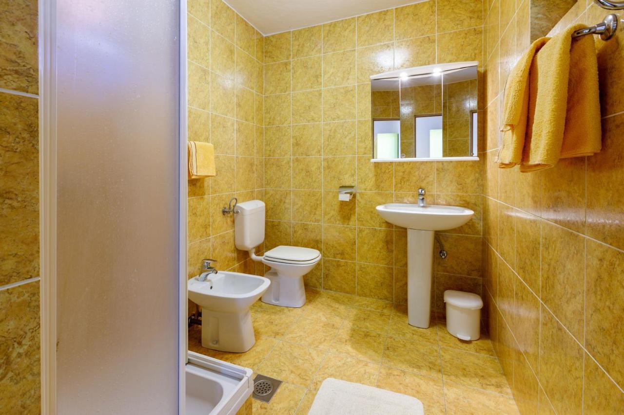 Apartment Loncaric Zuti Crikvenica Exterior foto
