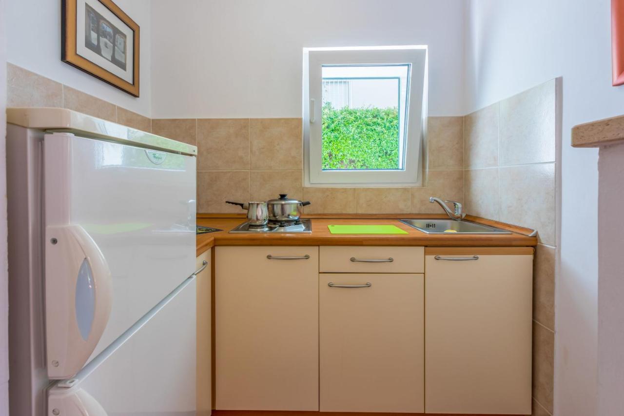 Apartment Loncaric Zuti Crikvenica Exterior foto
