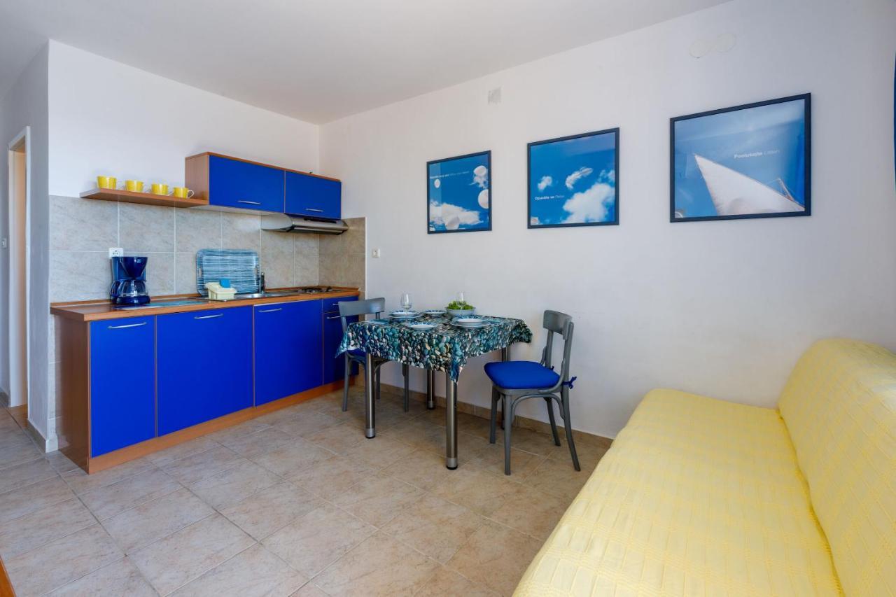 Apartment Loncaric Zuti Crikvenica Exterior foto
