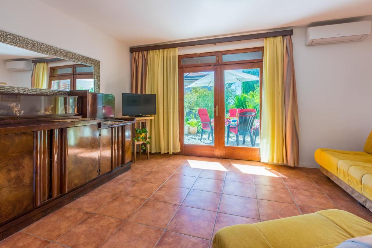Apartment Loncaric Zuti Crikvenica Exterior foto