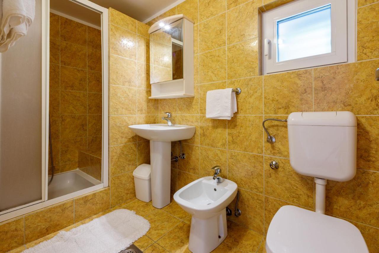 Apartment Loncaric Zuti Crikvenica Exterior foto
