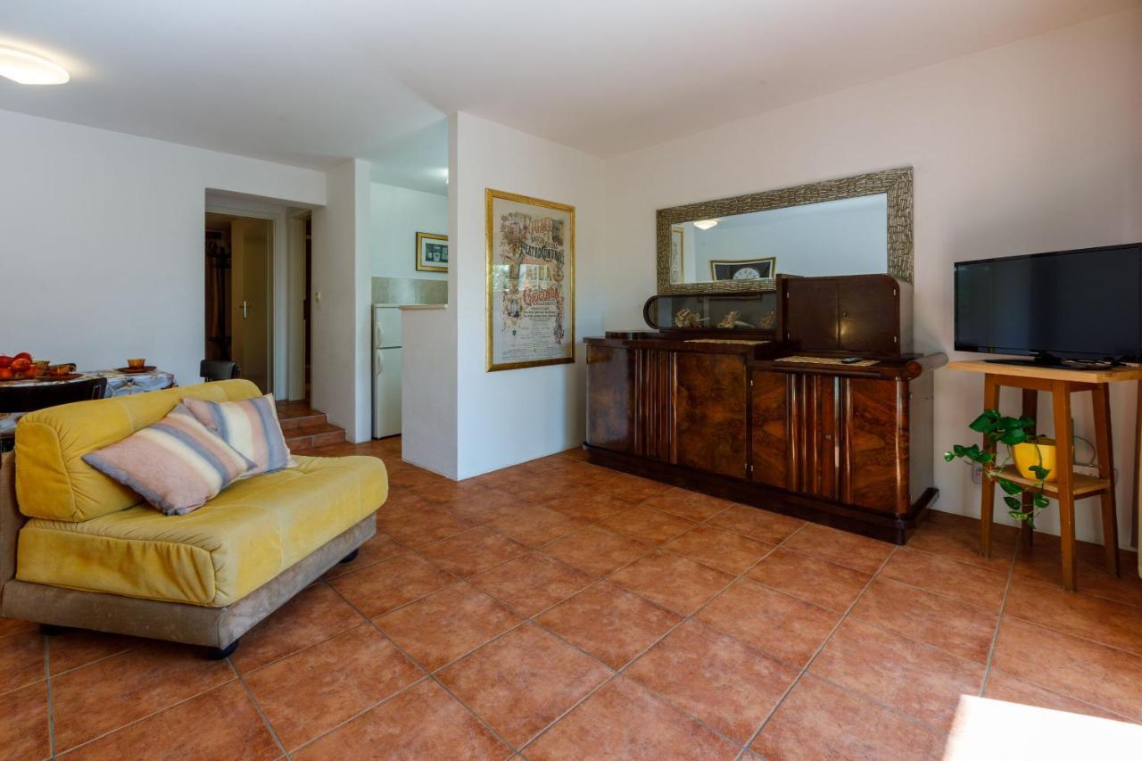 Apartment Loncaric Zuti Crikvenica Exterior foto