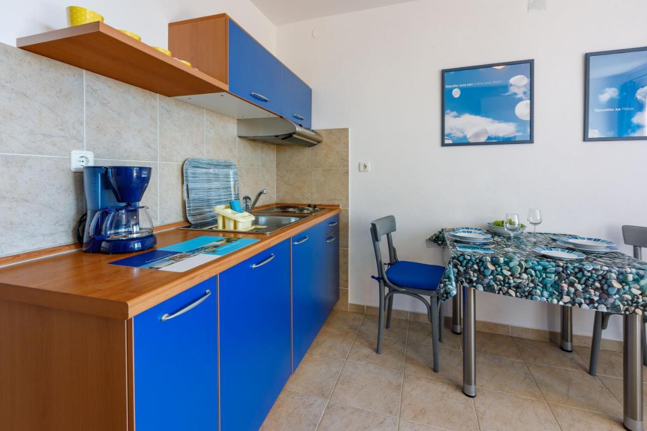 Apartment Loncaric Zuti Crikvenica Exterior foto
