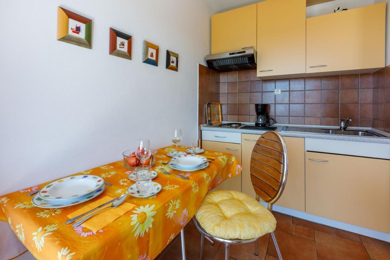 Apartment Loncaric Zuti Crikvenica Exterior foto