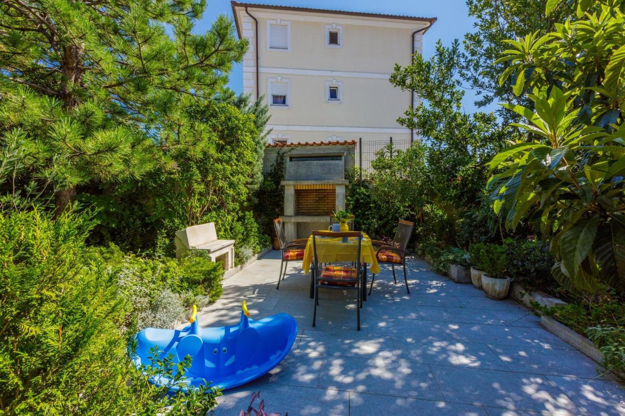 Apartment Loncaric Zuti Crikvenica Exterior foto